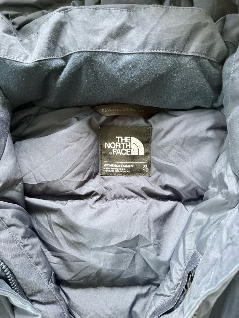The North Face Navy Insulated Women's Parka - Picture 2 of 6